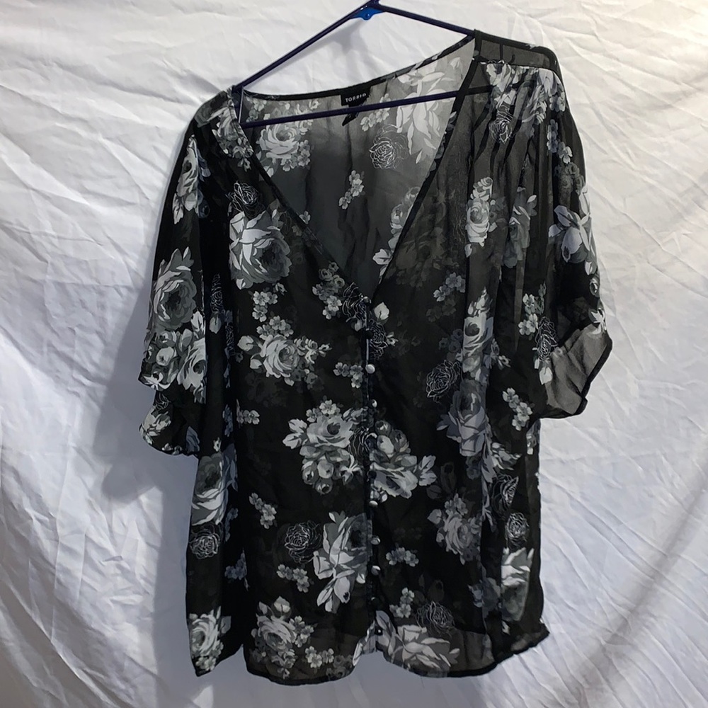 Torrid black and white rose blouse